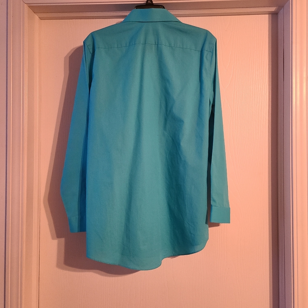 Button up - Picture 2 of 3
